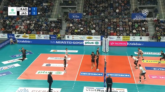 Fragmenty meczu Enea Czarni Radom – Jastrzębski Węgiel 0:3 (22:25, 20:25, 16:25) - siatkówka; PlusLiga, 21. kolejka.

