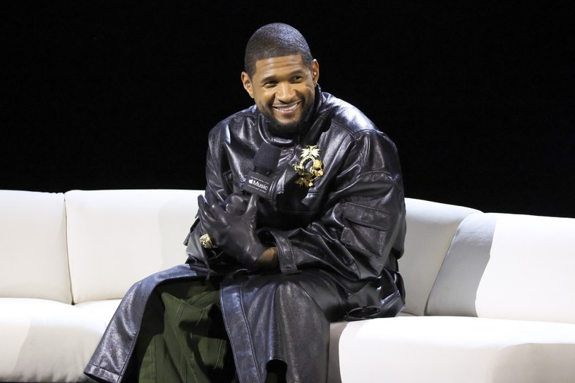 Gwiazda muzyki R&B Usher, który wystąpi w niedzielę w Las Vegas w przerwie finału ligi futbolu amerykańskiego NFL, zapowiedział, że wraz z nim na scenie pojawią się inne wielkie gwiazdy światowej muzyki. Nie zdradził jednak ich nazwisk.