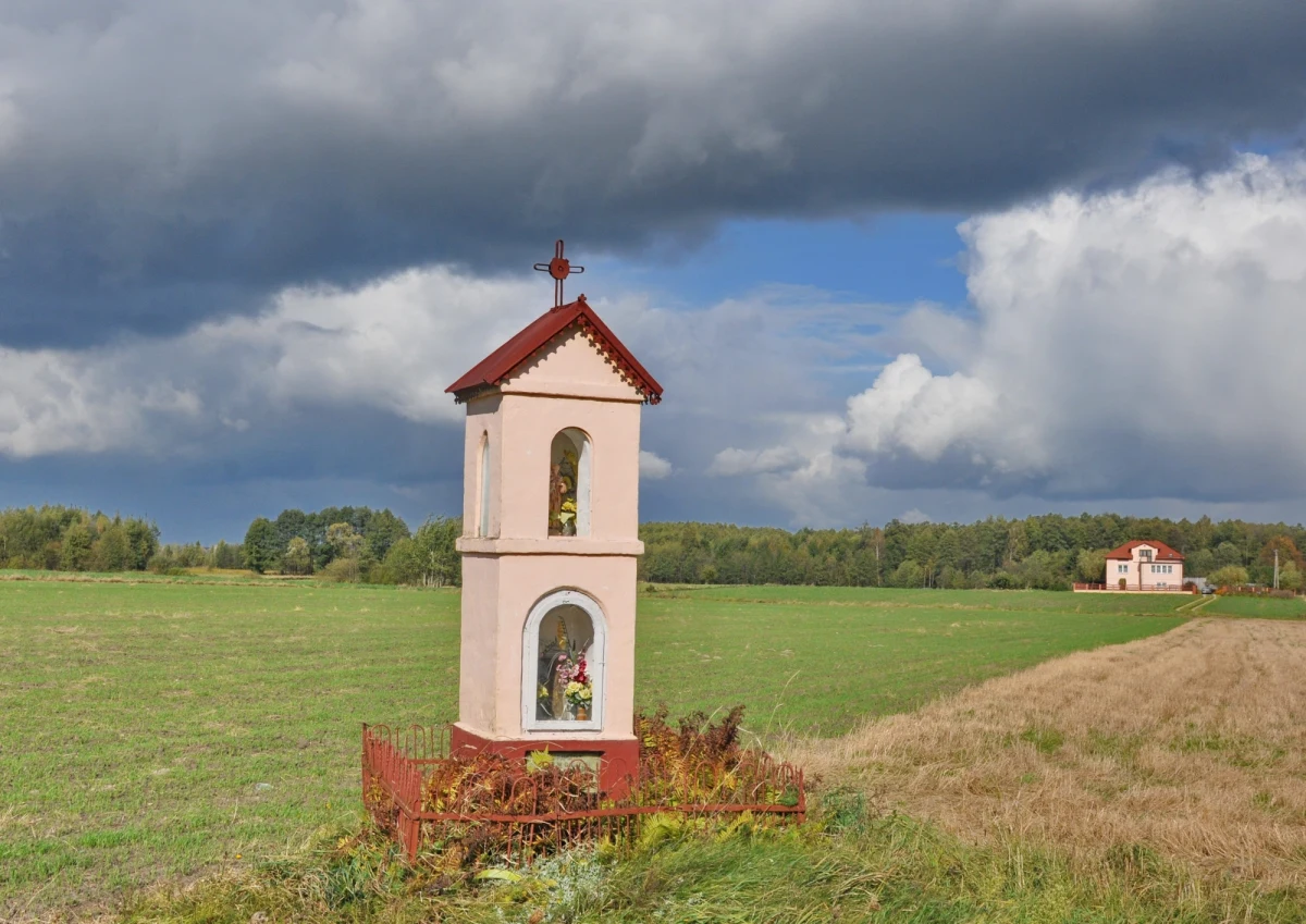 Konserwacje ważnych dla lokalnych społeczności kapliczek będą mogły przeprowadzić w Podlaskiem organizacje czy stowarzyszenia samorządów za środki z konkursu "Kapliczki Podlaskie 2024 - ocalić od zapomnienia". Przeznaczono na ten cel 100 tys. złotych. 