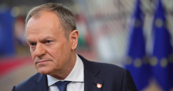 Donald Tusk odniósł się do szokującej wypowiedzi Donalda Trumpa na wiecu politycznym. Kandydat republikanów stwierdził, że "zachęcałby Rosję" do zrobienia czego im się podoba z krajami, które nie wypełniają zobowiązań finansowych wobec NATO. Premier polskiego rządu proponuje, by groźby Trumpa stanowiły przedmiot dyskusji na Radzie Gabinetowej.