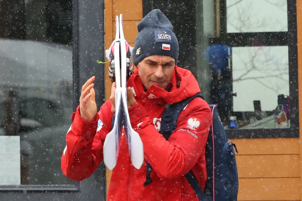 Piotr Żyła zajął 4. miejsce w konkursie Pucharu Świata w skokach narciarskich w amerykańskim Lake Placid. To jego najlepszy wynik w sezonie. Wygrał Austriak Stefan Kraft. Drugie miejsce ex aequo zajęli Niemiec Philipp Raimund i Słoweniec Lovro Kos.