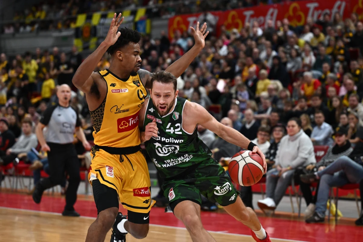 Turniej finałowy Pucharu Polski koszykarzy zbliża się wielkim krokami. Już od czwartku 15 lutego osiem drużyn będzie rywalizować w Sosnowcu o to prestiżowe trofeum. Mamy dla Was bilety na mecze tego turnieju.