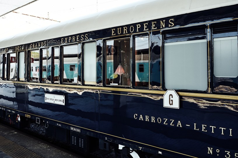 Luksusowy pociąg Venice Simplon Orient Express niedługo rozpocznie przejazdy na nowej trasie. W czerwcu 2024 roku, po raz pierwszy w historii swojego kursowania, VSOE połączy dwa popularne miejsca we Francji i Włoszech. Choć pociąg słynie z tego, że jest ekskluzywny i do tanich nie należy, to i tak ceny biletów na Riwierę Włoską mogą nieźle zaskoczyć.
