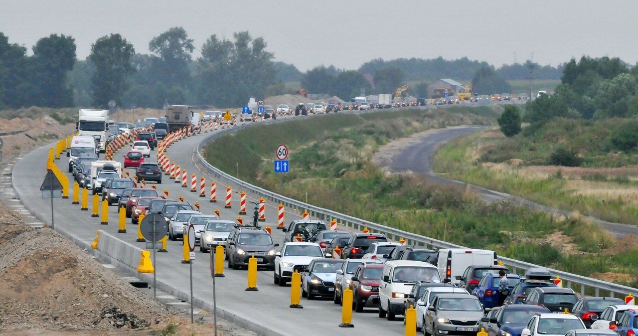 Generalna, Dyrekcja, Dróg, Krajowych, Autostrad, ostrzegła, kierowców, przed, utrudnieniami, autostradzie, województwie, łódzkim Autostrada A1 stoi w korku. Dwa tygodnie utrudnień