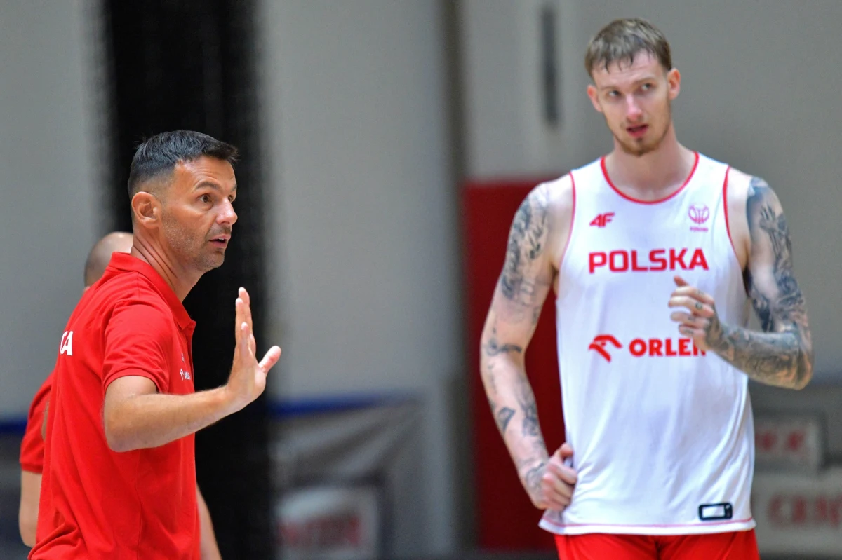 Trener reprezentacji Polski koszykarzy Igor Milicić ogłosił 14-osobowy skład kadry, która będzie się przygotowywać w Sosnowcu do lutowych meczów kwalifikacyjnych EuroBasketu 2025. 