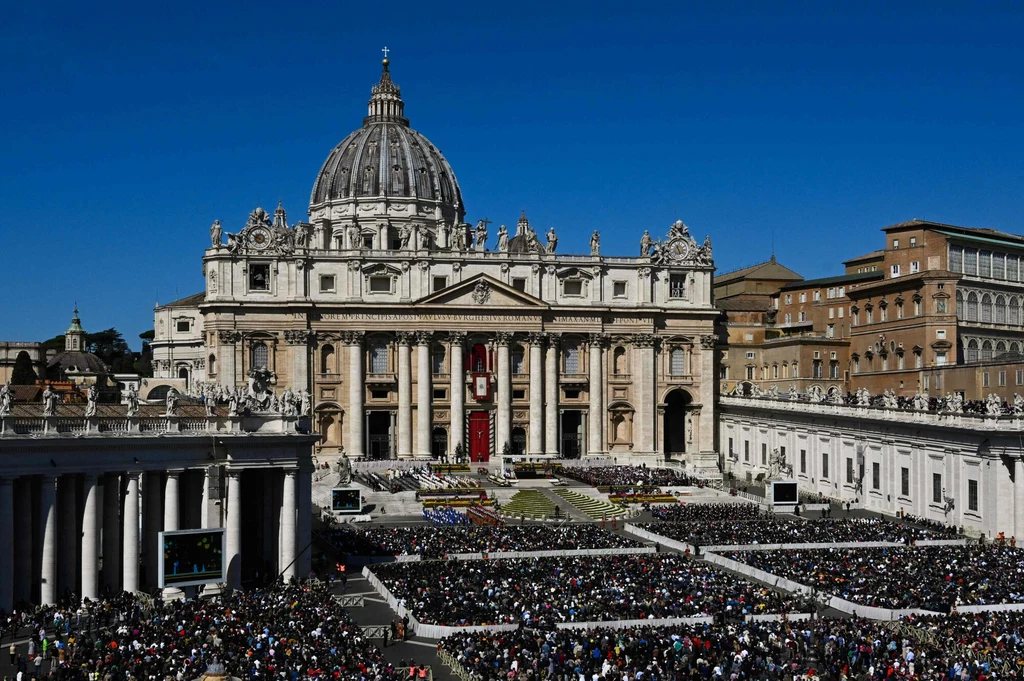 Widok na Plac św. Piotra w Watykanie