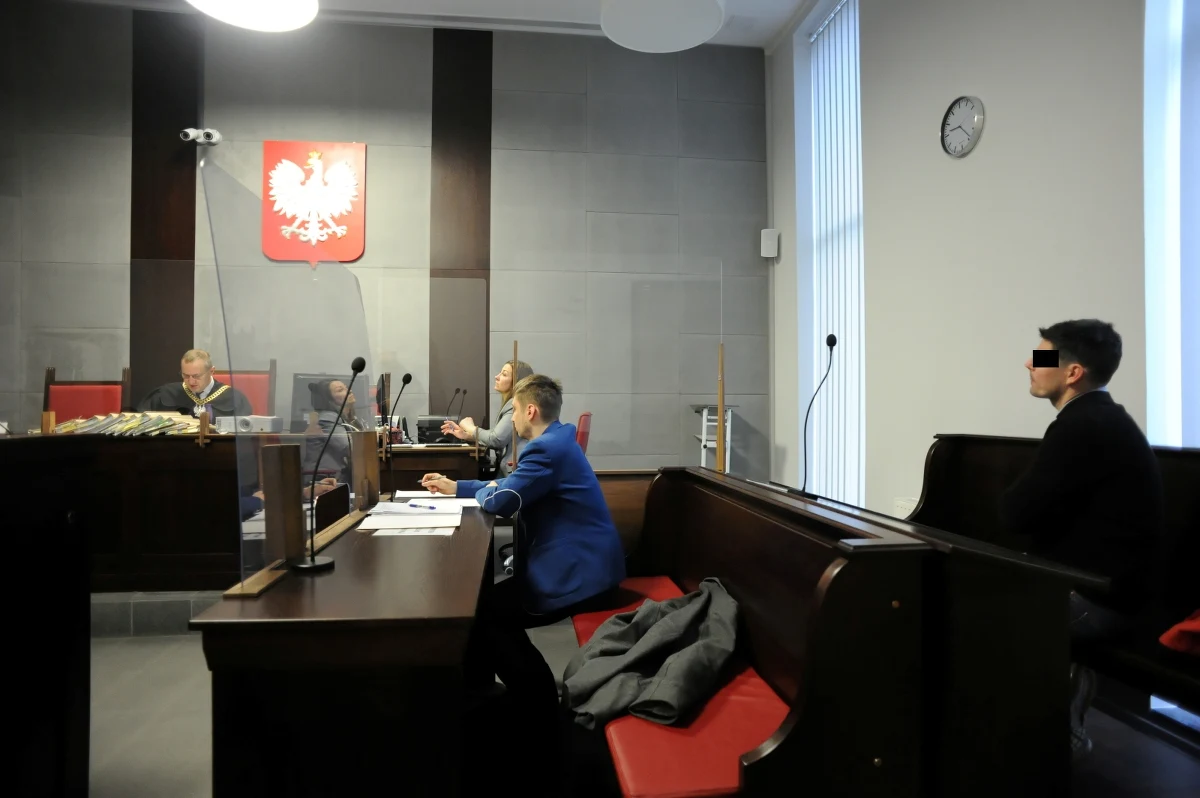 Rok więzienia w zawieszeniu na 3 lata  - taki wyrok usłyszeli dziś weterynarz Piotr T. i były kierownik fermy trzody chlewnej w Przybkowie Sławomir H., oskarżeni o uśmiercanie świń ze szczególnym okrucieństwem. Proces w tej sprawie toczył się ponownie. Wyrok nie jest prawomocny.   