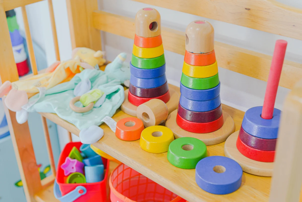 Wulgarnie i obraźliwie zwracały się do dzieci, straszyły je, wymuszając określone zachowania. Trzy opiekunki z miejskiego żłobka w Legionowie na Mazowszu zostały dyscyplinarnie zwolnione z pracy.