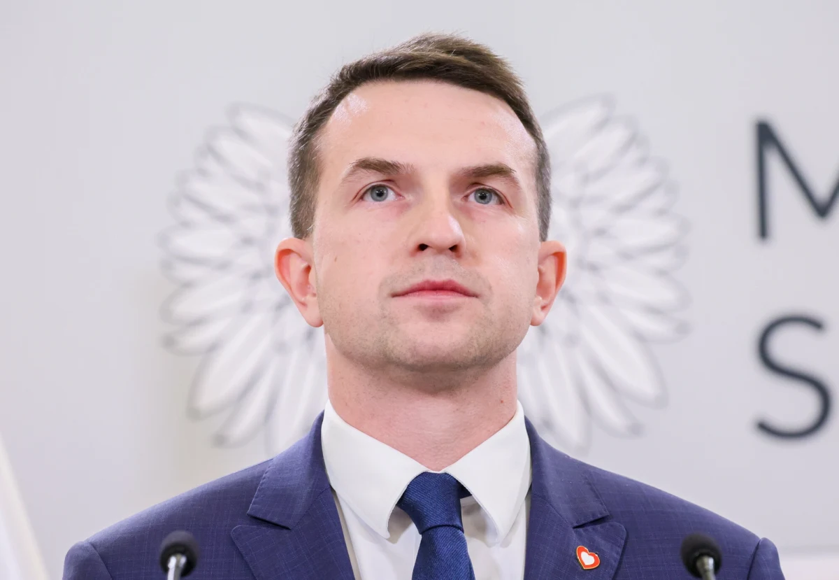 "Oba spotkania przede wszystkim dotyczyły kwestii bezpieczeństwa, w tym przede wszystkim bezpieczeństwa militarnego Europy. I oczywiście dotyczyły tego, co jest dzisiaj największym zagrożeniem dla Europy, czyli wojna w Ukrainie" - mówi gość Rozmowy o 7:00 w Radiu RMF24 - minister ds. Unii Europejskiej Adam Szłapka, pytany o wizyty Donalda Tuska w Paryżu i Berlinie. Jakie padły deklaracje w sprawie Ukrainy? "Wsparcie ze strony Unii Europejskiej oraz poszczególnych państw członkowskich, w tym oczywiście Francji, Polski i Niemiec, będzie niezachwiane. Będziemy skupiać się na tym, żeby wzmocnić potencjał obronny wszystkich państw członkowskich Unii Europejskiej i całej Unii" - zapewnia Szłapka.