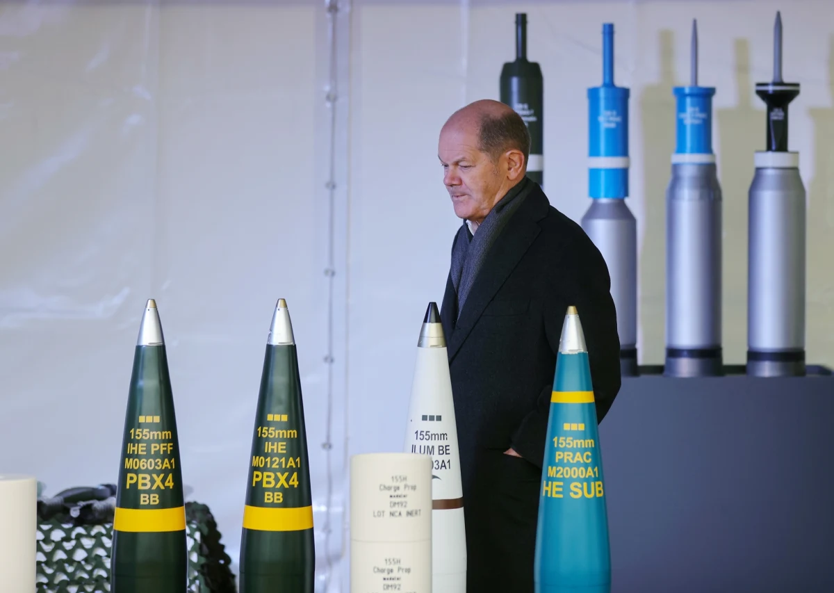 Musimy "odejść od manufaktury" na rzecz produkcji uzbrojenia na dużą skalę - ogłosił kanclerz Niemiec Olaf Scholz, wzywając Europę do zwiększenia produkcji broni. Swoje oświadczenie szef niemieckiego rządu ogłosił przy okazji rozpoczęcia budowy fabryki amunicji firmy Rheinmetall w Dolnej Saksonii, skąd setki tysięcy pocisków artyleryjskich ma trafić na Ukrainę.