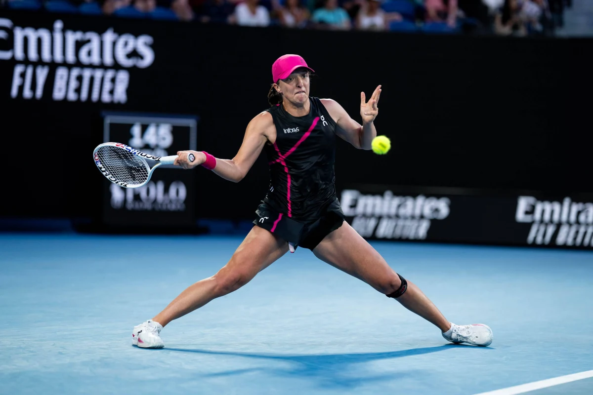 Iga Świątek w godzinę pokonała Soranę Cirsteę 6:1, 6:1. Polka bierze udział w turnieju WTA w katarskiej Dausze, gdzie wygrywała w dwóch poprzednich sezonach.