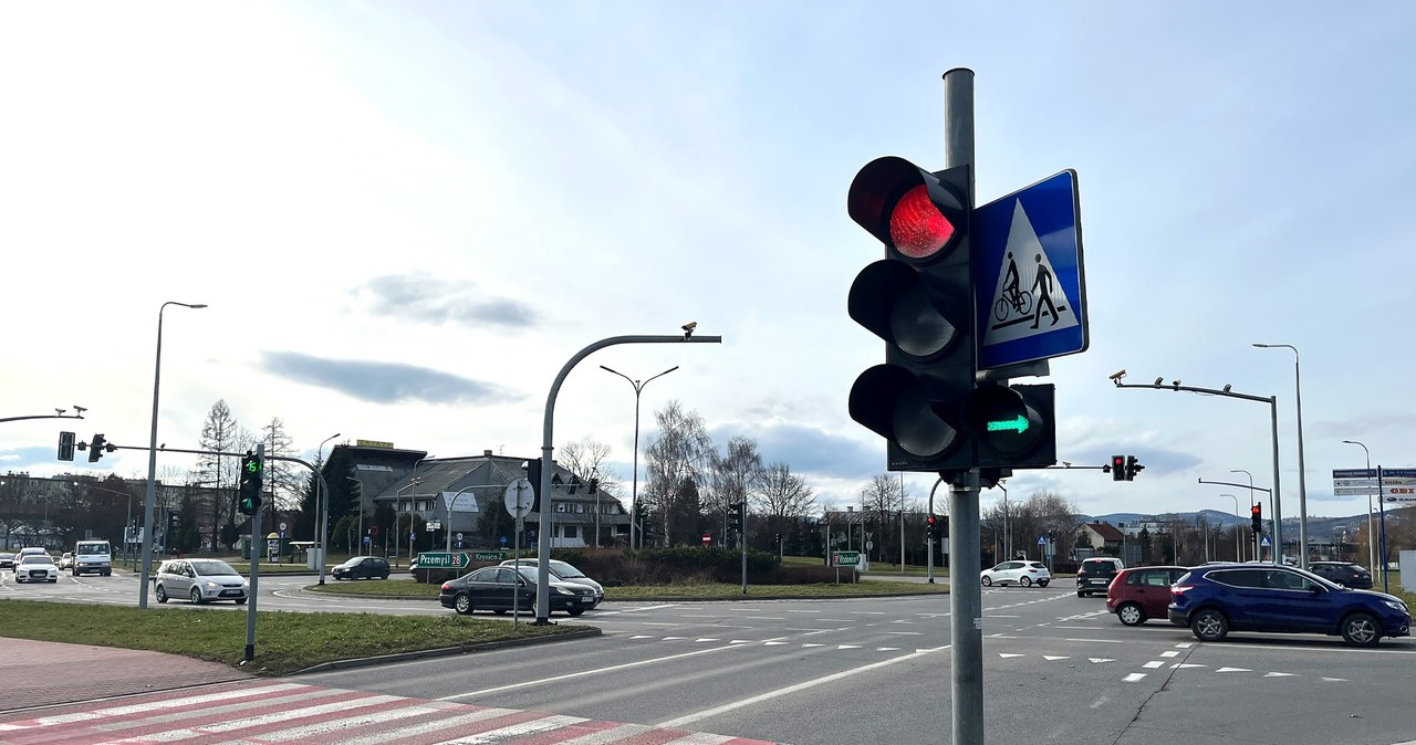 Tysiące, wykroczeń, setki, tysięcy, mandatów, wynik, zaledwie, kilkumiesięcznego, funkcjonowania, systemu, Light, rondzie, Solid Rondo grozy w Nowym Sączu. Sprawdziliśmy, gdzie leży problem