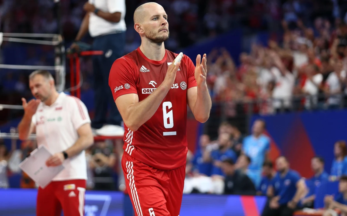 "Dużo rzeczy w swojej karierze już planowałem i próbowałem, a zawsze trzeba było coś modyfikować" - powiedział Bartosz Kurek, odnosząc się do potencjalnego zakończenia swojej kariery reprezentacyjnej. Kapitan Biało-Czerwonych w rozmowie z Piotrem Siekierskim z youtube'owego kanału #VolleyTime zdradził, że umówił się z selekcjonerem Nikolą Grbiciem na pracę do IO w Paryżu.