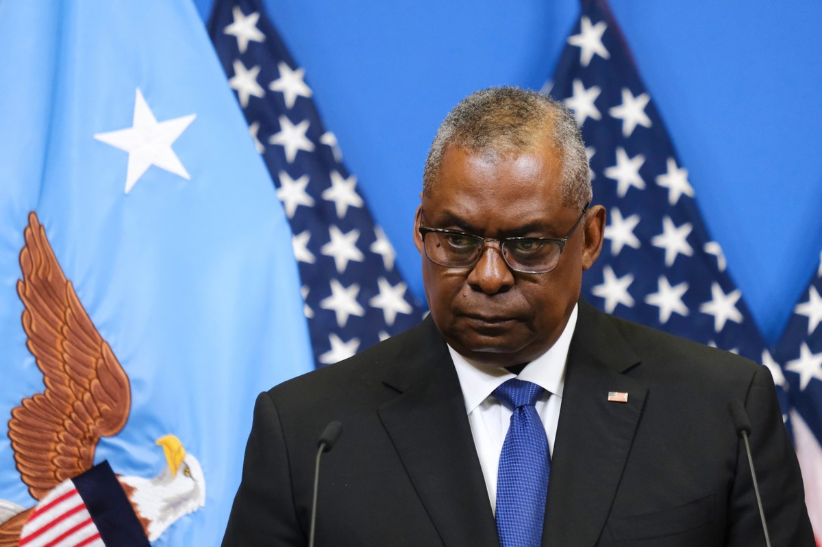 Pentagon poinformował w poniedziałek po południu czasu lokalnego, że minister obrony USA Lloyd Austin wraca do zdrowia i podejmie swe obowiązki we wtorek. W niedzielę Austin został przyjęty na oddział intensywnej terapii z powodu problemów z pęcherzem moczowym.
