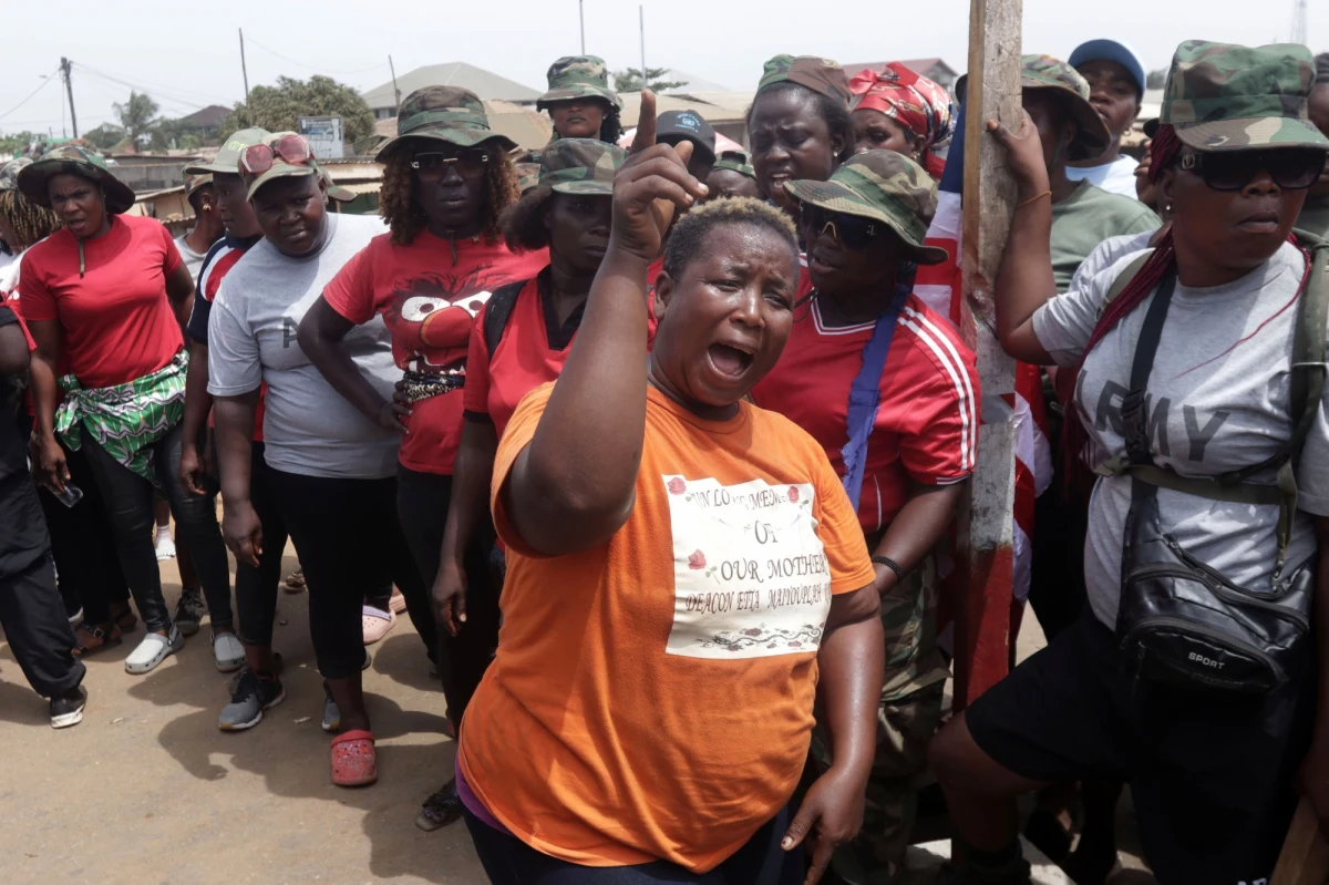 Minister obrony narodowej Liberii generał Prince C. Johnson ustąpił w poniedziałek ze stanowiska po kilku godzinach blokad głównych dróg kraju zorganizowanych przez żony liberyjskich żołnierzy i wdowy po nich. Kobiety protestowały przeciwko korupcji w wojsku i domagały się m.in. zwiększenia pensji żołnierzy.