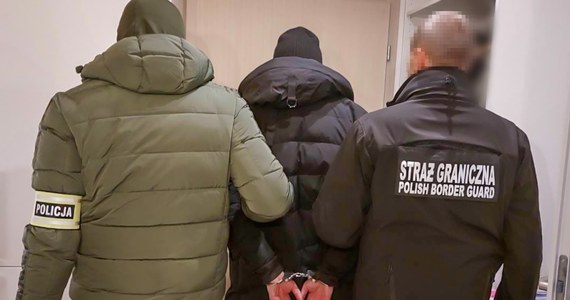 Nawet 1500 cudzoziemców uzyskało nielegalnie zgodę na pobyt w Polsce w wyniku działania zorganizowanej grupy przestępczej rozbitej przez Centralne Biuro Śledcze Policji oraz straż graniczną z Modlina. W ręce funkcjonariuszy wpadło ośmiu członków tej grupy, w tym jej szef. 
