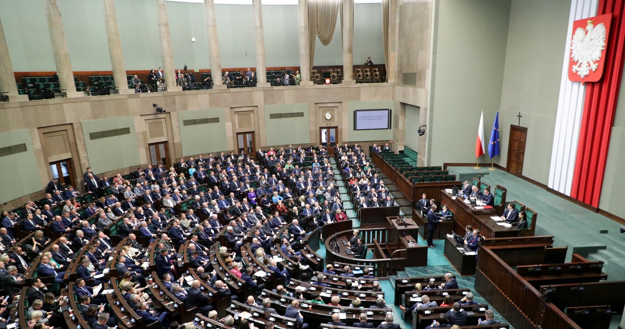  Znacząca różnica między miejscem pierwszym a drugim. Najnowszy sondaż