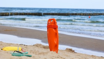 Poszukiwania kobiety. Jej rzeczy osobiste znaleziono na plaży