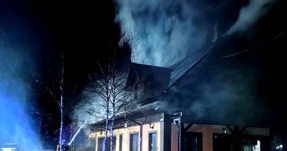 53 strażaków gasiło pożar pensjonatu w Łętowni niedaleko Strzyżowa (Podkarpackie). 11 osób ewakuowało się z budynku jeszcze przed przyjazdem służb. Na szczęście nikomu nic się nie stało. 
