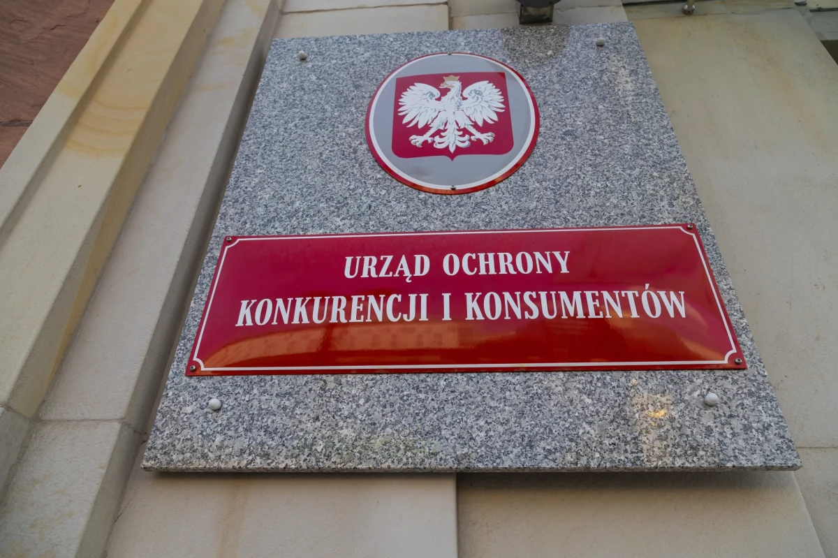 Prezes Urzędu Ochrony Konkurencji i Konsumentów Tomasz Chróstny nałożył ponad 5,8 mln zł kary na spółkę spedycyjną Epaka z Łukowa (Lubelskie). Zakwestionował 9 klauzul abuzywnych stosowanych przez spółkę. Decyzja nie jest prawomocna, spółce przysługuje odwołanie.