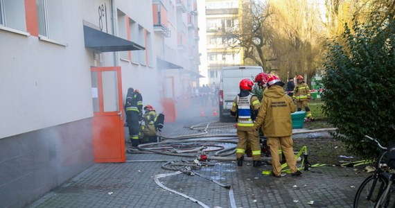 Blisko 30 osób ewakuowano po wybuchu gazu z bloku mieszkalnego przy ul. Jana Matejki w Świnoujściu. Poszkodowanych zostało sześć osób – przekazała Komenda Powiatowa PSP w Świnoujściu. Dla potrzebujących przygotowano miejsce w schronisku.