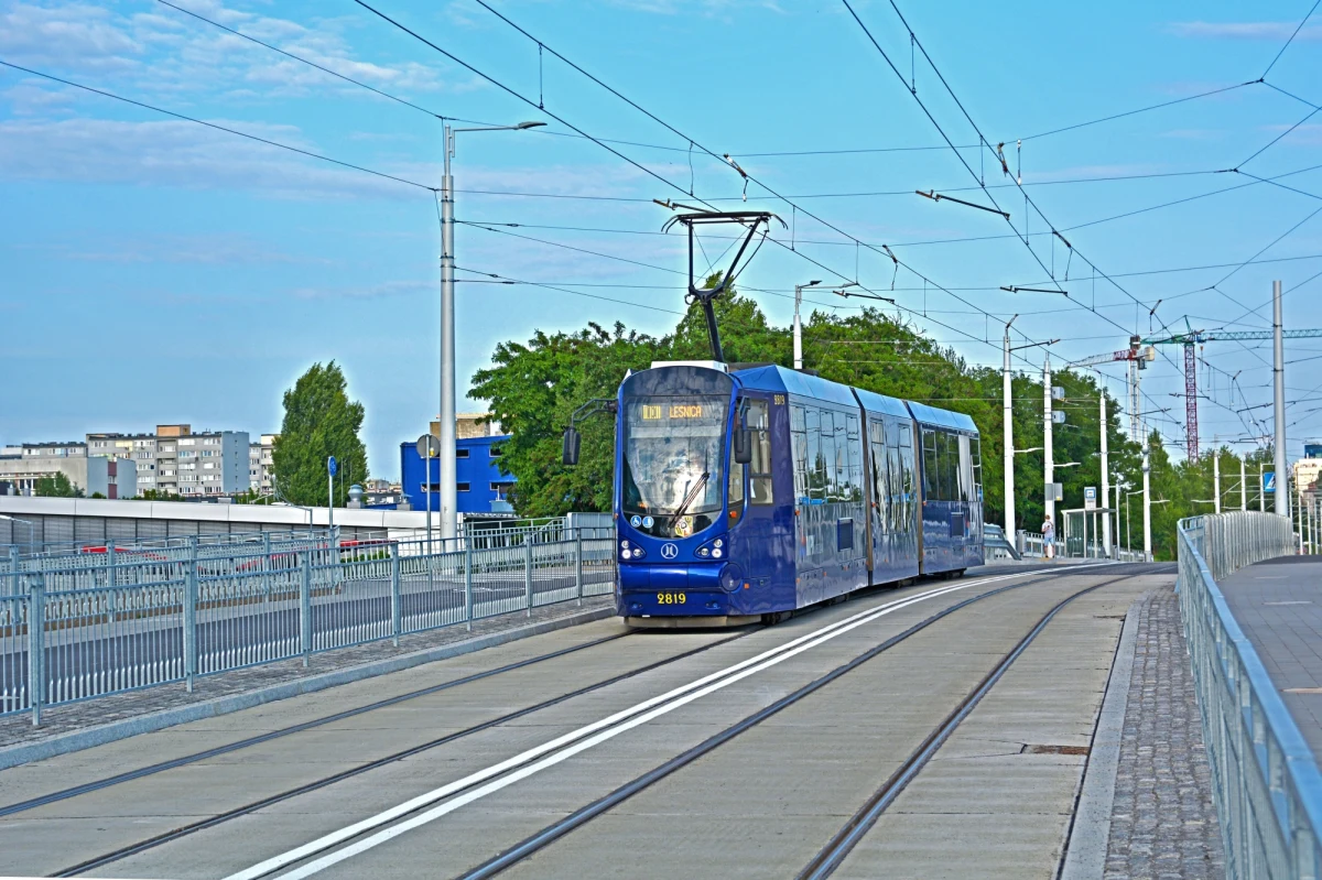 Przedstawiciele władz Wrocławia i MPK zapowiedzieli rozbudowę miejskiej sieci tramwajowej. W najbliższych latach ma powstać pięć nowych tras i nowoczesna zajezdnia. Zapowiedziano też kolejne inwestycje w tabor.

