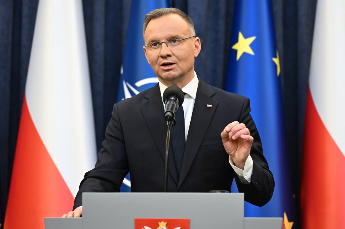 "Podczas Rady Gabinetowej rozmawialiśmy o energetyce jądrowej, CPK i modernizacji sił zbrojnych. Dla mnie z tej dyskusji wynika, że w zdecydowanej większości nie ma kontrowersji ws. tych inwestycji" - powiedział prezydent Andrzej Duda. Zapowiedział też, że będzie odwiedzał miejsca tych inwestycji.