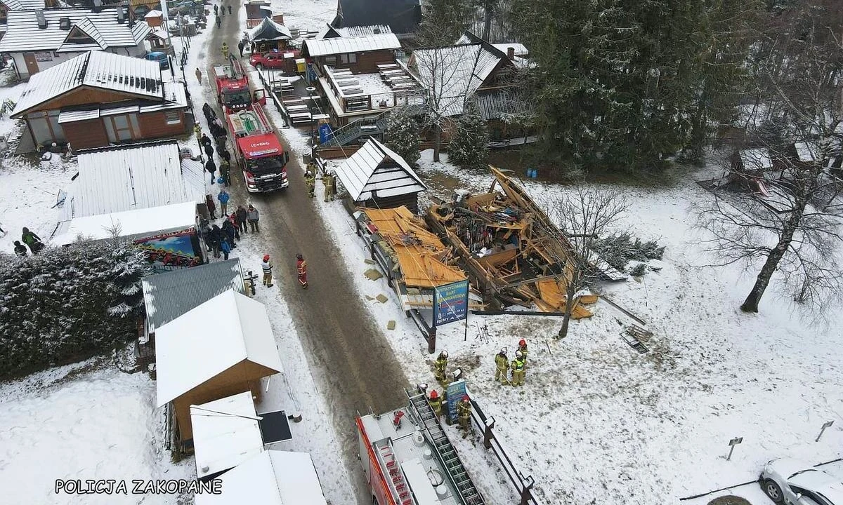 We wtorek przed południem w jednej z budek usługowych na zakopiańskiej Gubałówce doszło do wybuchu gazu. Zawaliła się drewniana konstrukcja, w której znajdowała się wypożyczalnia nart. Poszkodowana została jedna osoba.