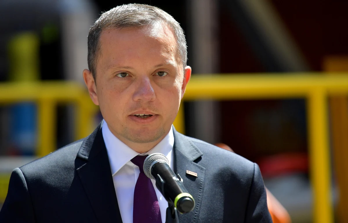 Rada nadzorcza KGHM odwołała prezesa Tomasza Zdzikota i do czasowego wykonywania czynności prezesa oddelegowała Zbigniewa Bryję. Wcześniej Nadzwyczajne Walne Zgromadzenie KGHM Polska Miedź powołało nowych członków rady nadzorczej spółki.