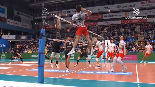 Skrót meczu ćwiercfinału TAURON Pucharu Polski Asseco Resovia Rzeszów - Bogdanka LUK Lublin 1:3 (22:25, 23:25, 25:14, 19:25).

