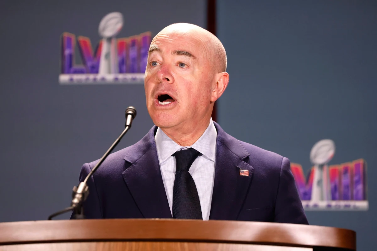 Kontrolowana przez republikanów Izba Reprezentantów USA postawiła w stan oskarżenia sekretarza bezpieczeństwa krajowego Alejandro Mayorkasa. Jest to pierwszy przypadek próby zdjęcia z urzędu członka gabinetu prezydenta od 1876 roku.