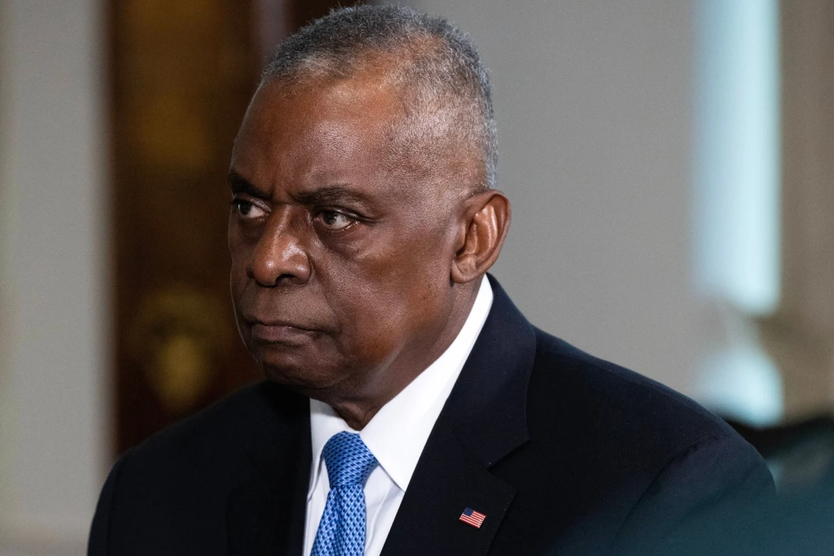 Amerykański minister obrony Lloyd Austin został we wtorek wypisany z wojskowego szpitala i wrócił do pełnienia obowiązków - poinformował w oświadczeniu Pentagon. 70-letni Austin, który w grudniu przeszedł operację raka prostaty, trafił do szpitala w niedzielę w związku z problemami z pęcherzem.