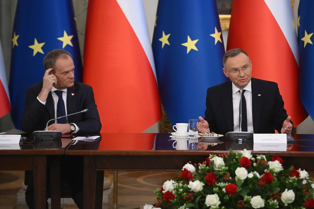 Premier Donald Tusk i prezydent Andrzej Duda podczas pierwszej Rady Gabinetowej