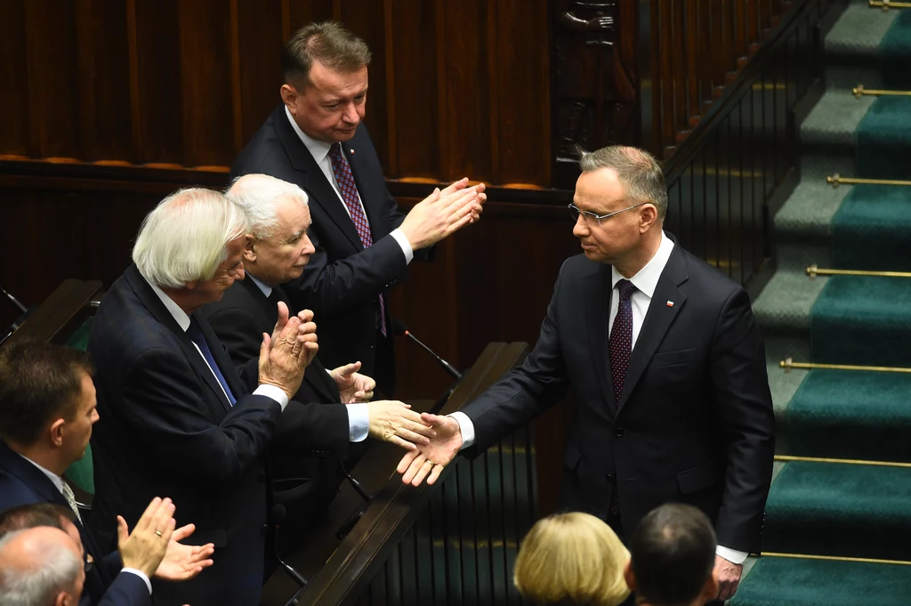 Prezydent Andrzej Duda i politycy PiS w Sejmie podczas inauguracyjnego posiedzenia Sejmu obecnej kadencji
