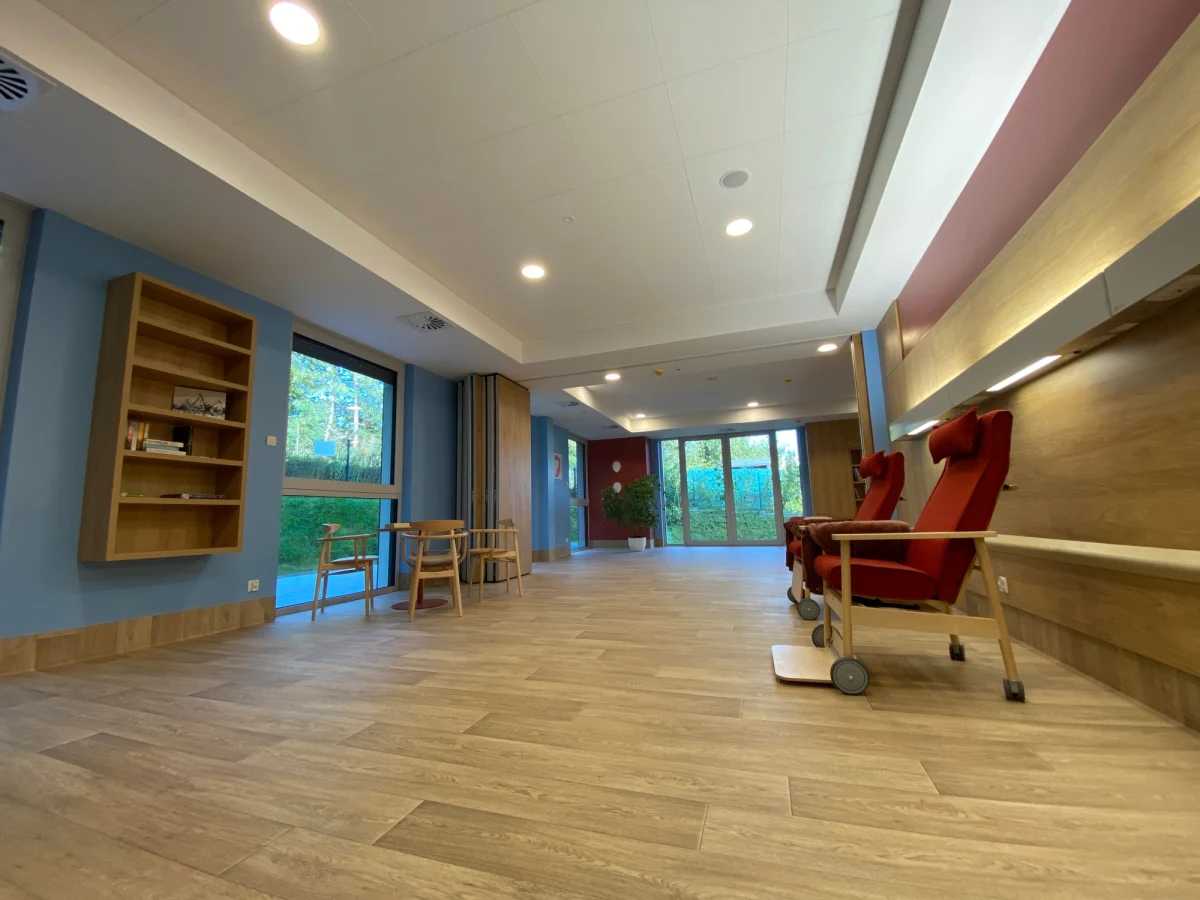 Wciąż mało osób korzysta z Centrum Opieki Wytchnieniowej w Gdańsku. Pierwsze takie miejsce na Pomorzu działa od września ubiegłego roku przy ulicy Kopernika. Oferuje bezpłatną opiekę nad niesamodzielnymi osobami z powodu choroby lub niepełnosprawności. To możliwość i czas dla ich opiekunów i bliskich na odpoczynek lub po prostu wyjście z domu.