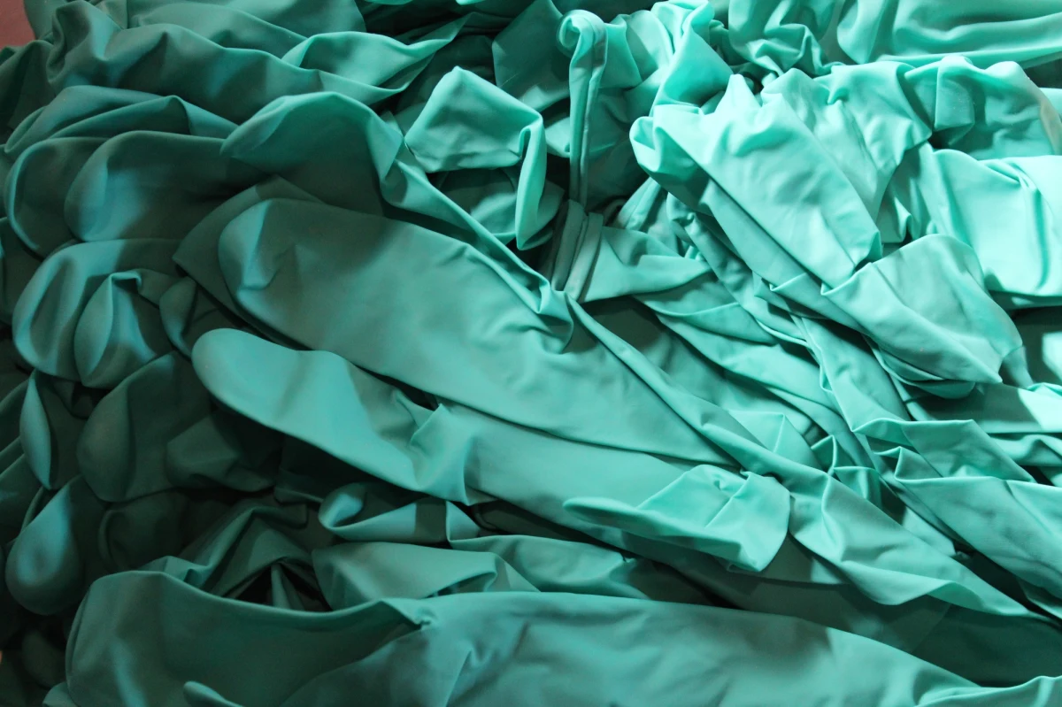 Do sądu trafił akt oskarżenia przeciwko 47-latkowi, który w pandemii miał przywłaszczyć jednorazowe rękawiczki warte 1,5 miliona złotych. Podejrzany ukrywał się we Włoszech, został zatrzymany latem zeszłego roku w Polsce i od razu trafił do więzienia, by odbyć karę za wcześniejsze przestępstwa. Grozi mu 10 lat pozbawienia wolności.   

