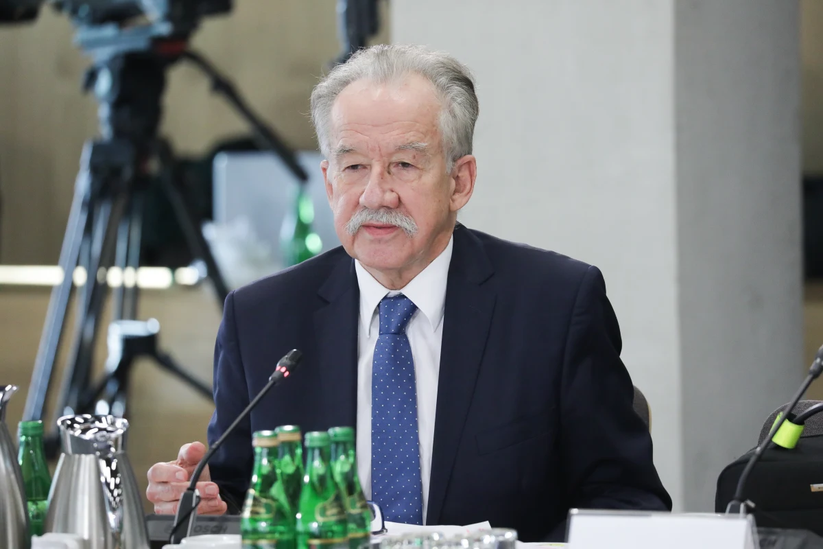 W moim przekonaniu przy uchwalaniu ustawy z dnia 6 kwietnia 2020 r. zmieniającej Kodeks wyborczy nastąpiło naruszenie kilku przepisów - powiedział na posiedzeniu sejmowej komisji śledczej ds. wyborów korespondencyjnych były szef PKW Wojciech Hermeliński.