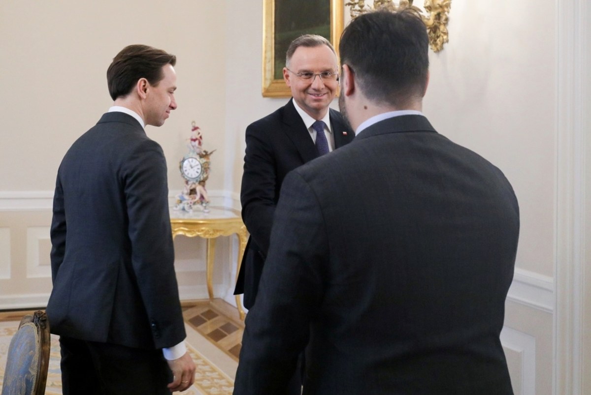 Prezydent Andrzej Duda wykazał otwartość na nasze propozycje dotyczące "resetu konstytucyjnego" - poinformował lider Konfederacji Krzysztof Bosak po spotkaniu w Pałacu Prezydenckim. O planowanym spotkaniu Dudy z Bosakiem poinformował dziś w Porannej rozmowie w RMF FM Marcin Mastalerek.