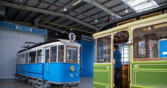Specjaliści z krakowskiego MPK wyremontowali dwa wagony tramwajowe Zeppelin, pochodzące z początku XX wieku. Jeden z nich, w kolorze zielonym, trafi do Norymbergi. Drugi będzie częścią zabytkowego taboru krakowskiego przewoźnika. 