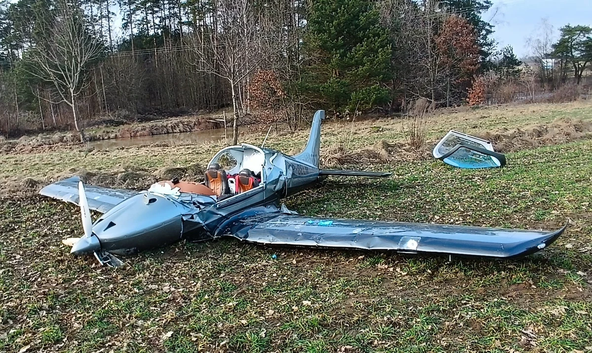 Wypadek awionetki w miejscowości Kaplityny koło Barczewa w woj. warmińsko-mazurskim. Jedna osoba nie żyje, a druga jest w ciężkim stanie. Na razie nie wiadomo, co było przyczyną tragedii. 