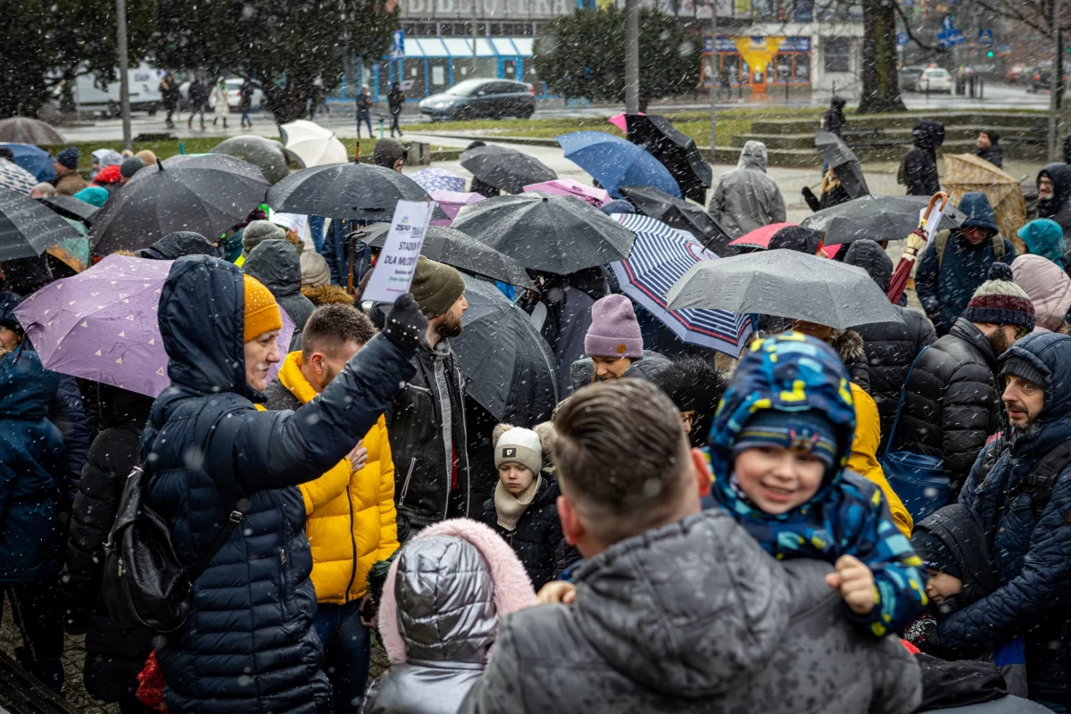 ​W czwartek, 15 lutego ruszają zapisy na limitowane wycieczki z okazji Dnia Przewodnika. Do wyboru będzie kilkadziesiąt wycieczek na 15 trasach. O uczestnictwie decyduje kolejność zgłoszeń. Będzie można zajrzeć na zaplecze Teatru Lalek "Pleciuga", do podziemi urzędu wojewódzkiego czy do odrestaurowanych wnętrz Willi Lentza.