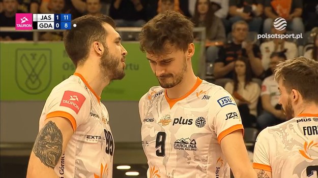 Skrót meczu ćwierćfinału TAURON Pucharu Polski Jastrzębski Węgiel - Trefl Gdańsk 3:0 (25:20, 25:20, 25:21).

