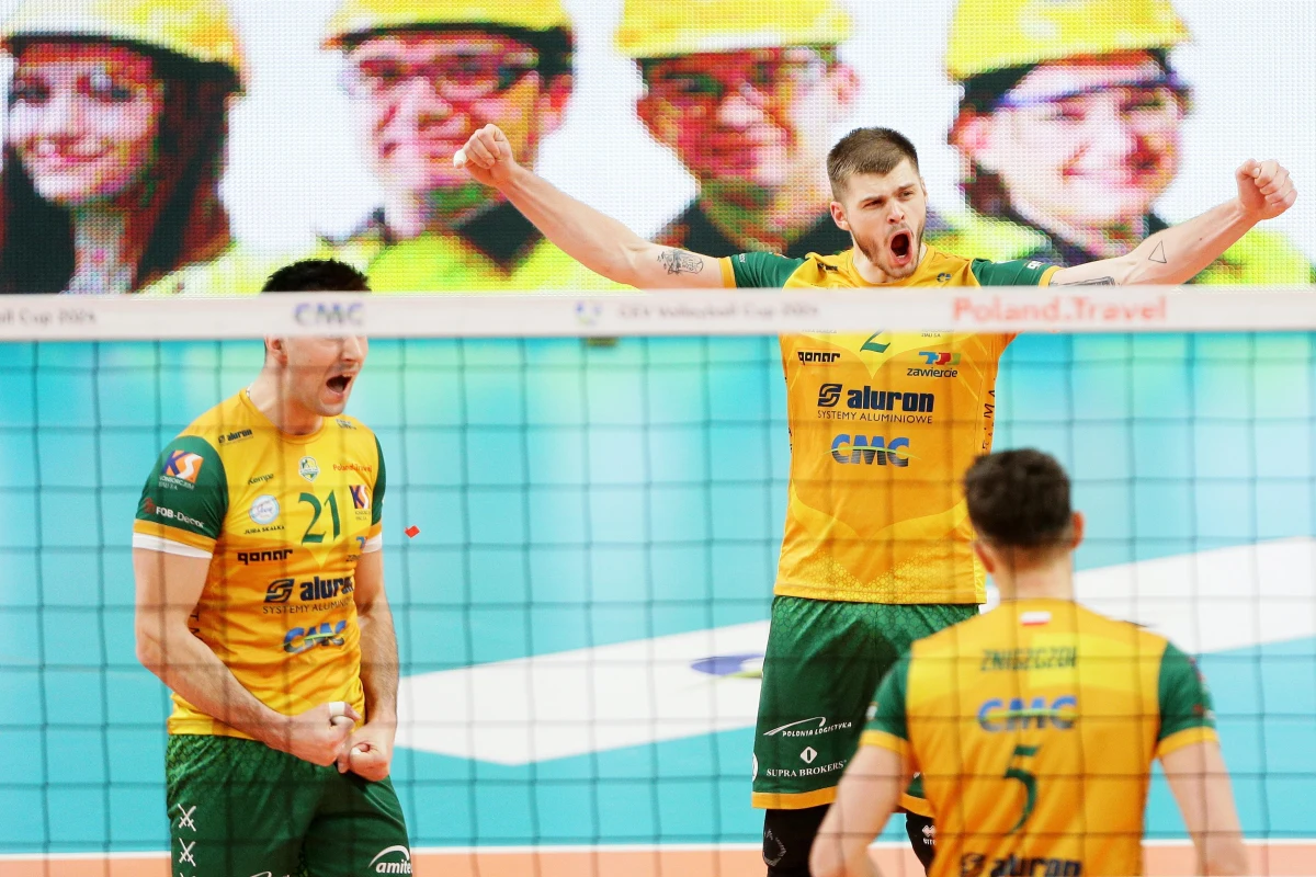 Grającemu na co dzień w drugiej lidze zespołowi CM Soleus Klub Sportowy Rudziniec nie udało się pokonać Aluronu CMC Warta Zawiercie w ćwierćfinale siatkarskiego Pucharu Polski. Klub z małej miejscowości przegrał 1:3 (15:25, 26:24, 16:25, 15:25). 