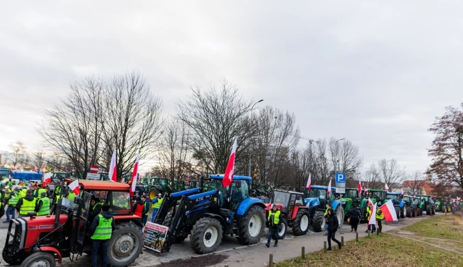 Setki traktorów w centrum miasta. Niemiłosierny hałas, interwencja policji