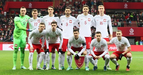 Polska awansowała w rankingu FIFA, przesuwając się w najnowszym notowaniu 31. na 30. miejsce. Liderem pozostają mistrzowie świata Argentyńczycy, którzy wyprzedzają Francuzów i Anglików. W czołowej dziesiątce nie doszło do żadnej zmiany.
