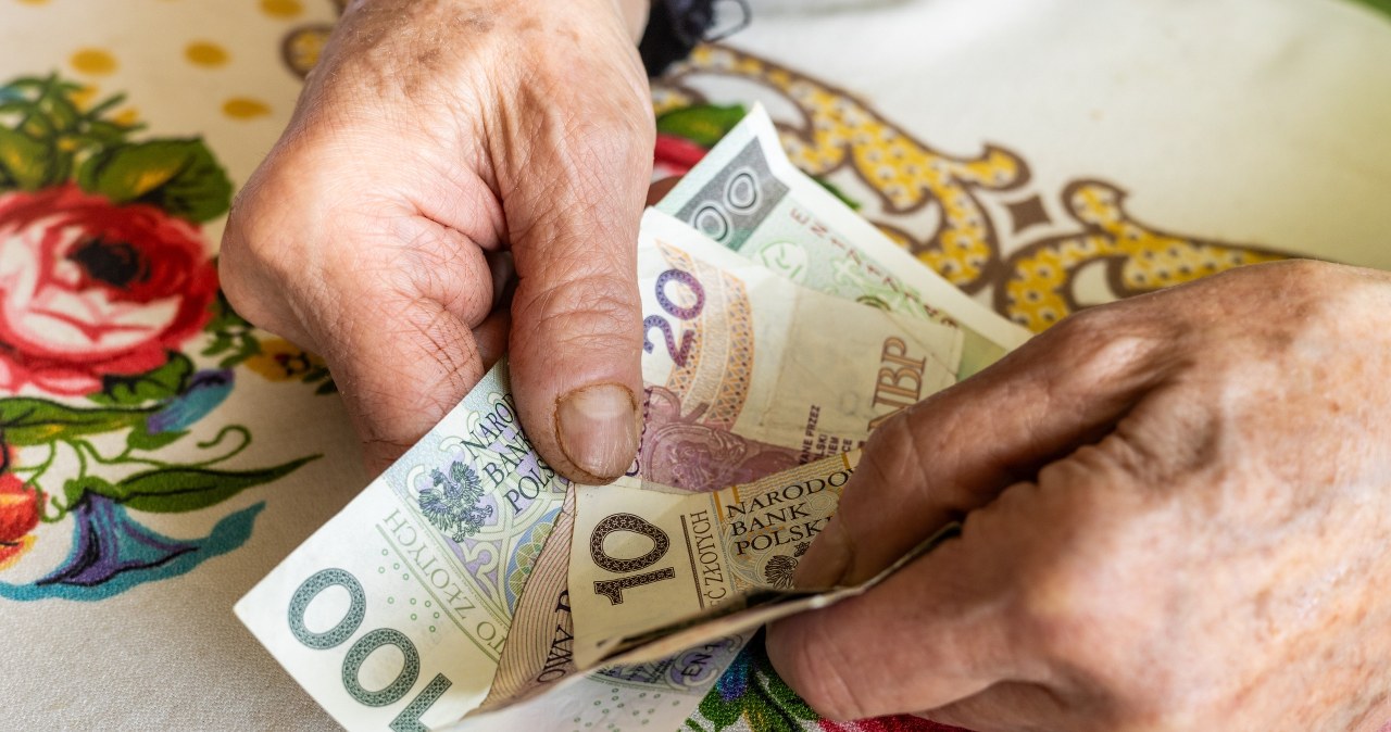 Taką gotówkę lepiej trzymać w domu. Bank centralny radzi