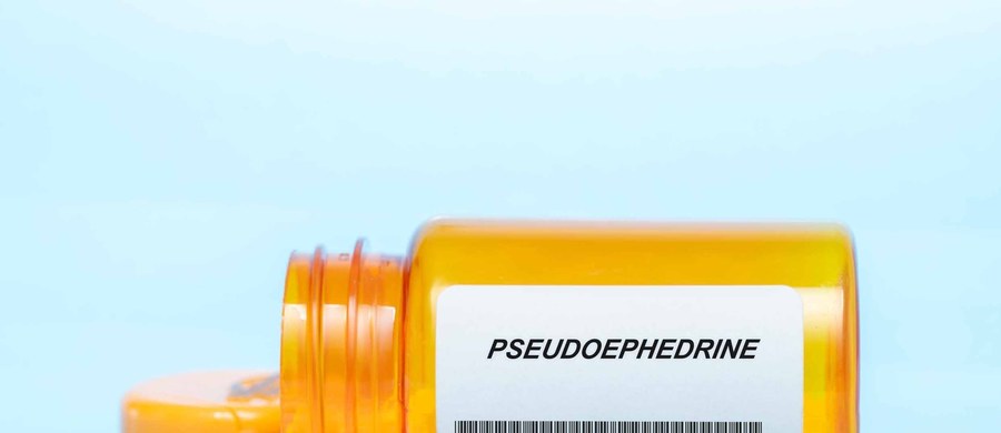 Jest kolejne ostrzeżenie przed ryzykiem przyjmowania leków z pseudoefedryną. W najnowszym komunikacie Urząd Rejestracji Produktów Leczniczych zaleca przerwanie leczenia i natychmiastowy kontakt z lekarzem w razie wystąpienia niepożądanych objawów. Chodzi między innymi o silne bóle głowy i zaburzenia widzenia.