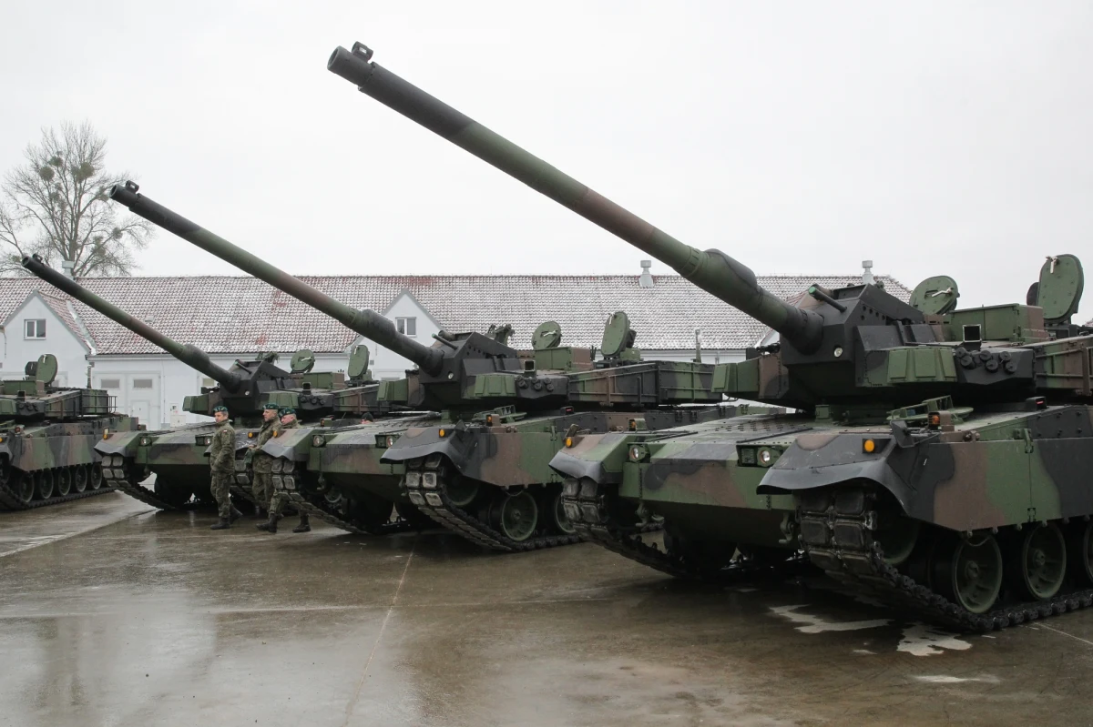 Polska jest jednym z liderów państw NATO jeśli chodzi o wydatki na obronę - powiedział w kwaterze głównej Sojuszu Północnoatlantyckiego w Brukseli wicepremier RP Władysław Kosiniak-Kamysz po spotkaniu ministrów obrony NATO.