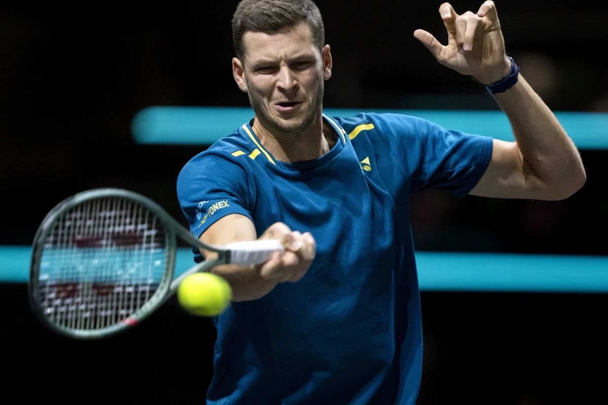 Hubert Hurkacz pożegnał się z turniejem ATP na twardych kortach w Rotterdamie. W meczu 1/8 finału Polak przegrał z reprezentantem gospodarzy Tallonem Griekspoorem 7:6 (7-5), 6:7 (5-7), 6:7 (4-7).