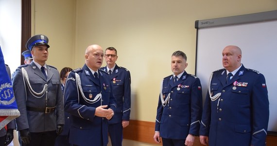 ​Nadkom. Paweł Jastrząb od piątku będzie pełnił funkcję Komendanta Miejskiego Policji w Krakowie - poinformowała jednostka. Jej dotychczasowy szef insp. Zbigniew Nowak przejmie obowiązki zastępcy Komendanta Wojewódzkiego Policji w Kielcach.